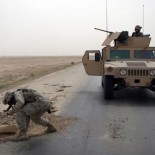 soldiersiniraq US soldiers in Iraq, MAy 2005 (picture US Dept of Defense)