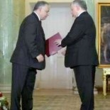 Polish President Lech Kaczyński (left) nominating his brother, Jarosław Kaczyński, as prime minister of Poland (picture Archive of the Chancellery of the President of the Republic of Poland)