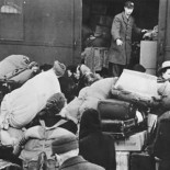 refugees German refugees fleeing the Russians, 1945 (picture Deutsches Bundesarchiv)