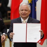 lisbontreaty The Lisbon Treaty presented by Lech Kaczynski (picture European Commission)