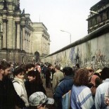 Crowds at the Berlin Wall (picture Dr Alexander Mayer)
