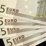 Euro notes (picture Freefoto.com)