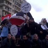 Protesters calling for Mubarak to go, Cairo, 30 January 2011 (picture Mona / Flickr)