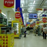 Tesco_Supermarket Open late on Sunday? (picture J Taylor / geograph.org.uk)